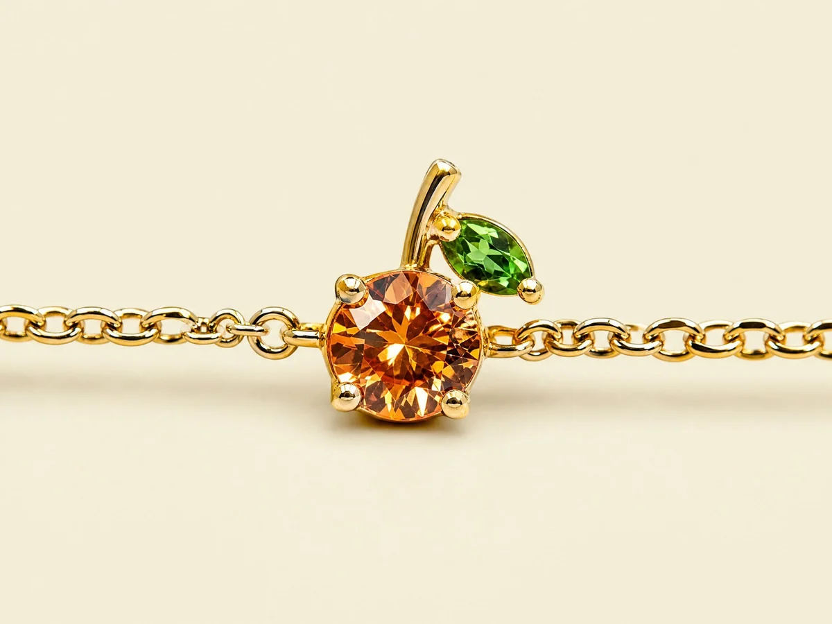 Orange Bracelet, charm close-up